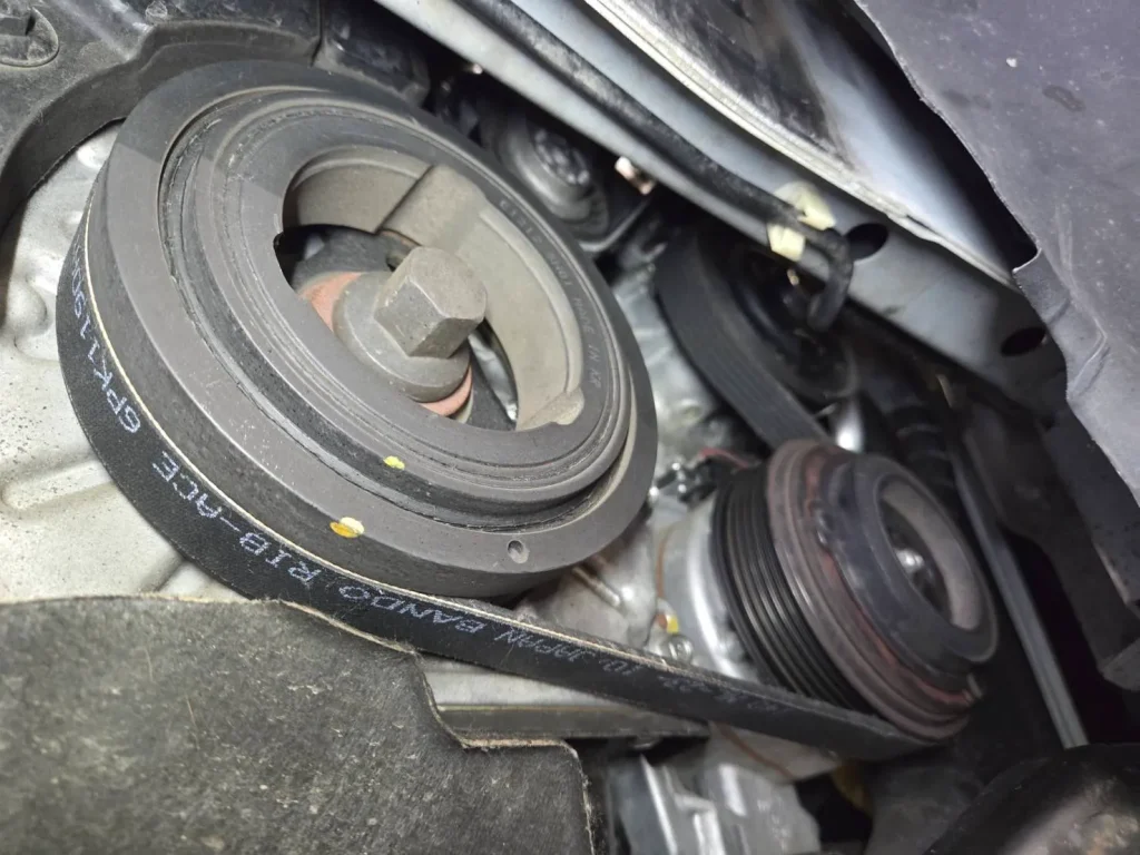 MAZDA CX-5（白）ファンベルト部分を撮影（交換後）