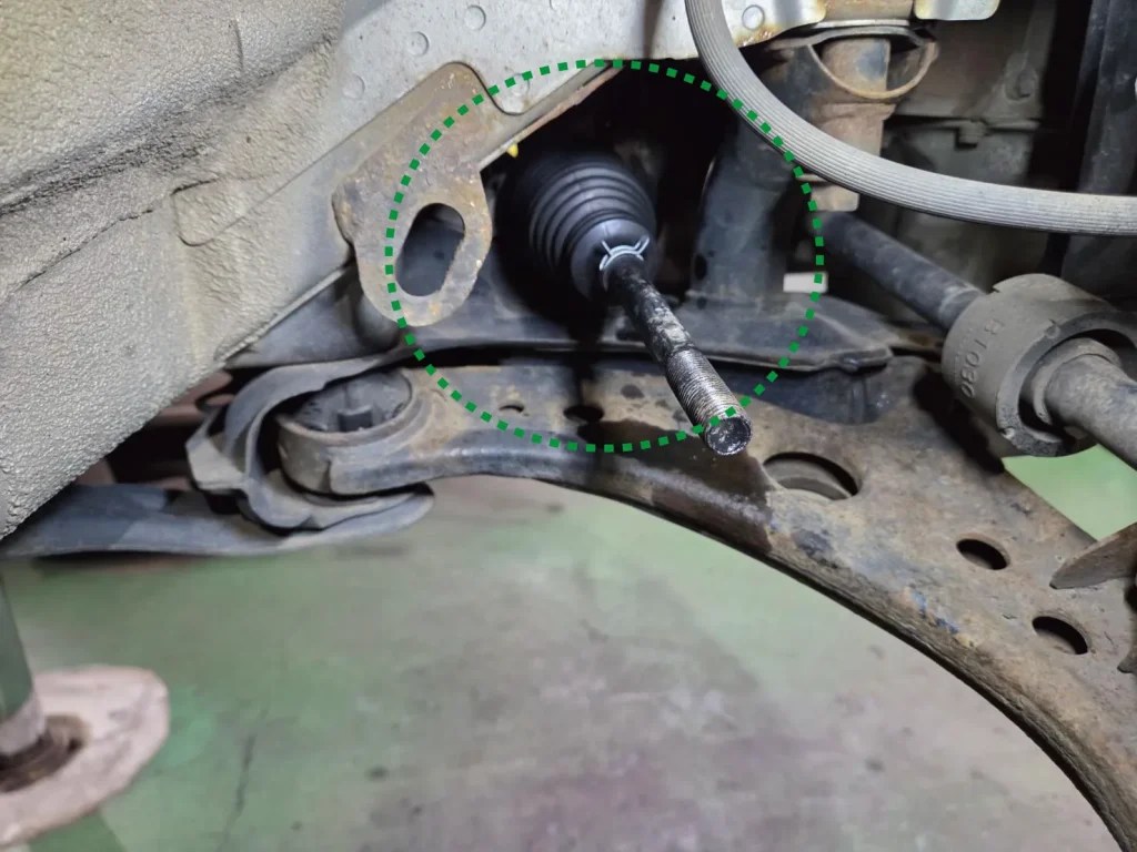 トヨタBbの前輪ラックエンド(交換後)