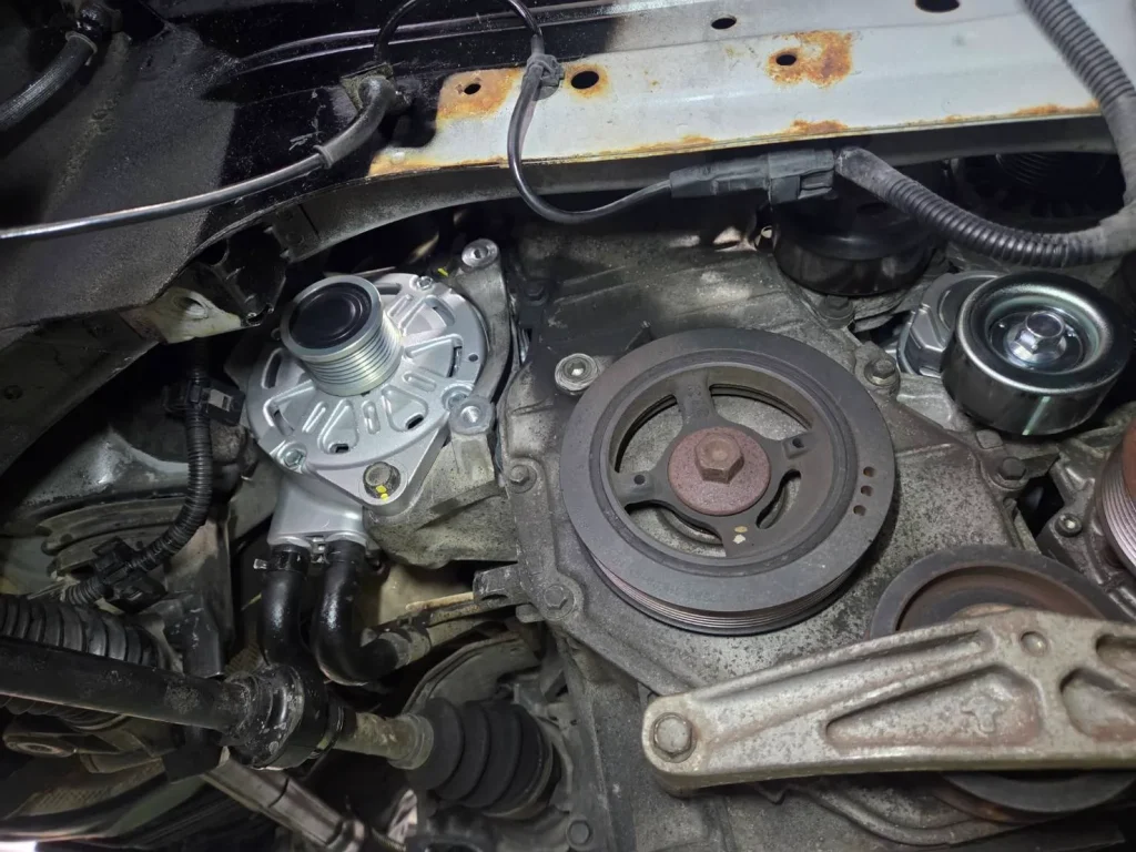日産ノートの故障した4WDジェネレータ交換後の写真