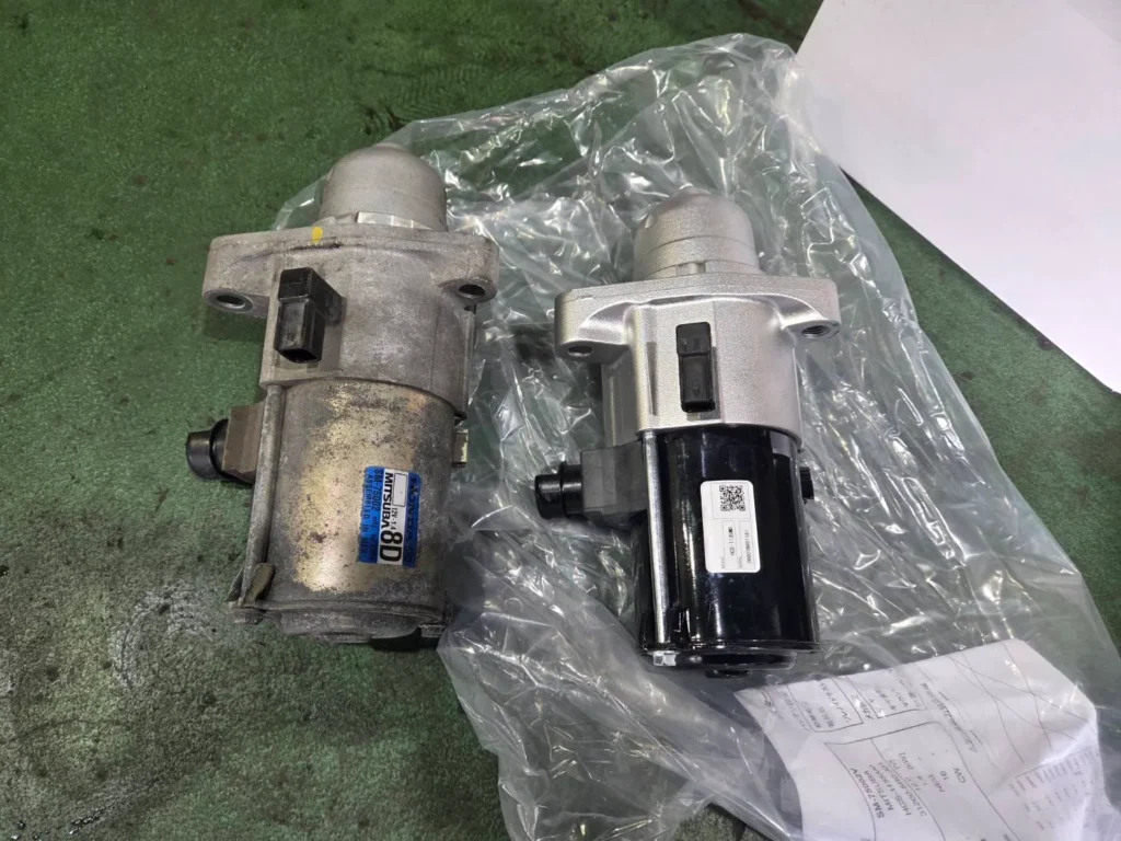 ホンダフィットのセルモーター（使用済みとリビルト品を並べた写真）