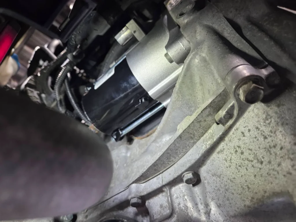 ホンダフィット（エンジン内部、セルモーター交換完了写真）